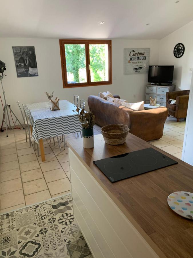 Logement Mabouya Apartment Бриньол Екстериор снимка